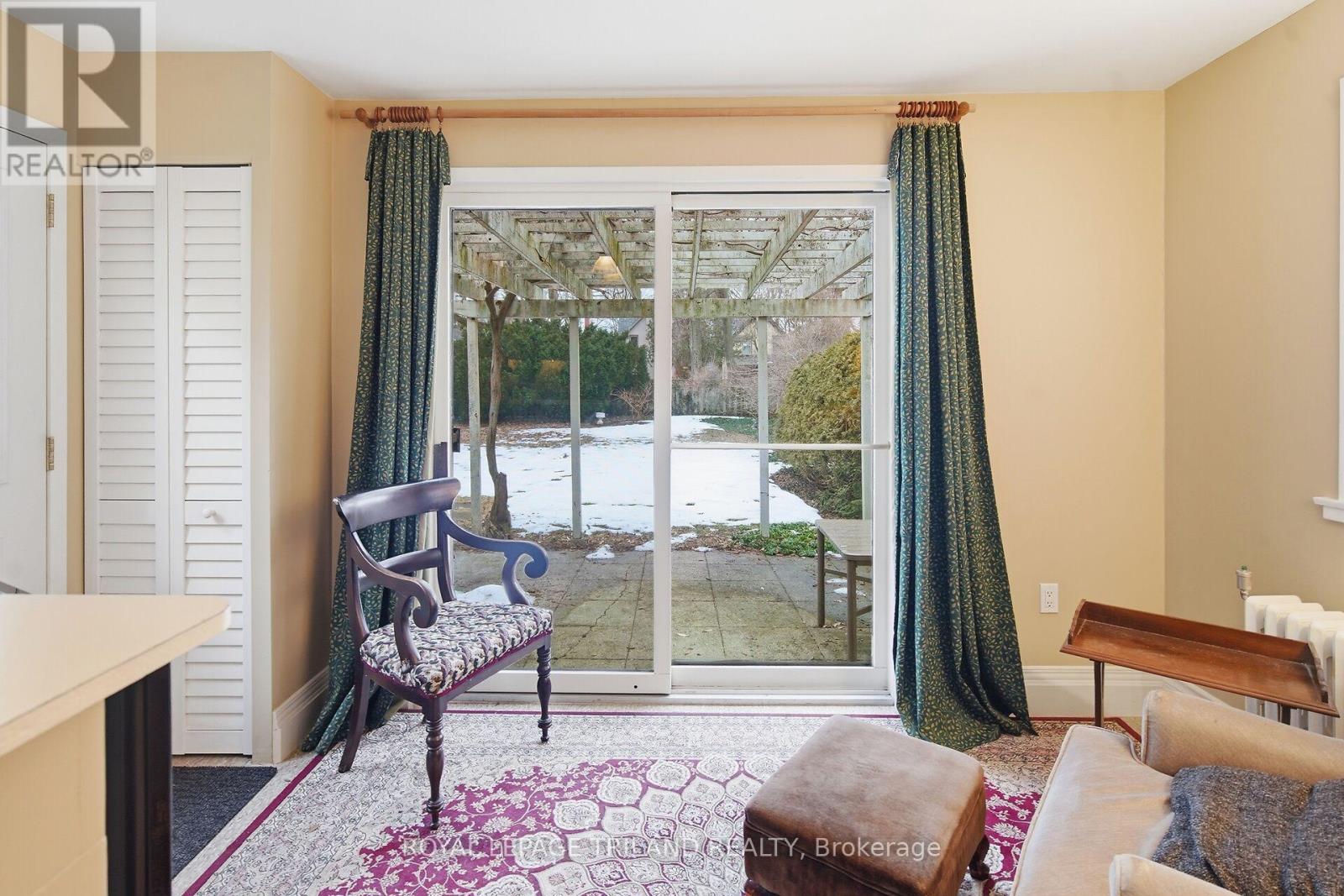 937 WATERLOO STREET - 20