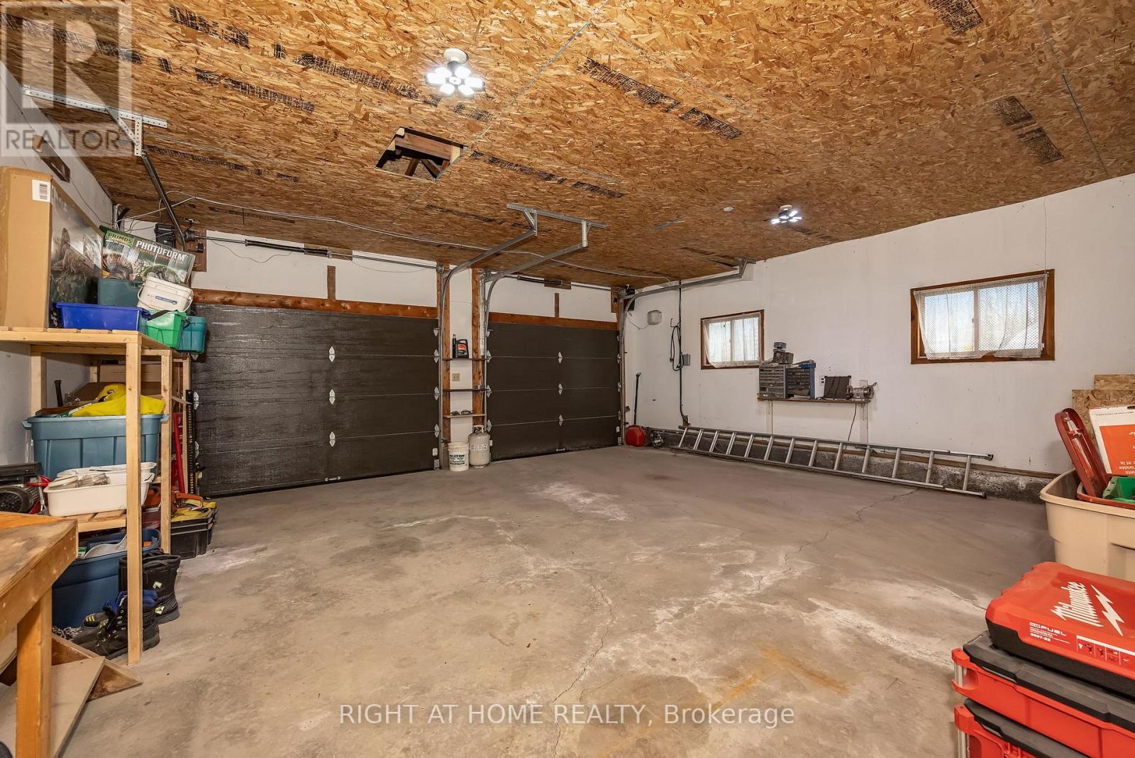 315 FELTON CRESCENT - 26