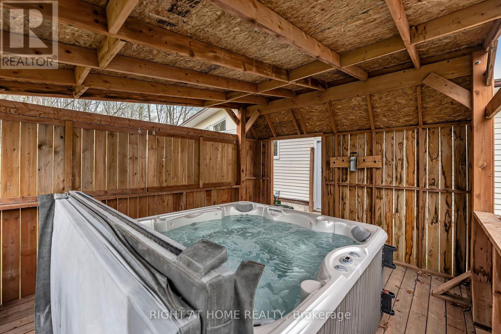 315 FELTON CRESCENT - 32