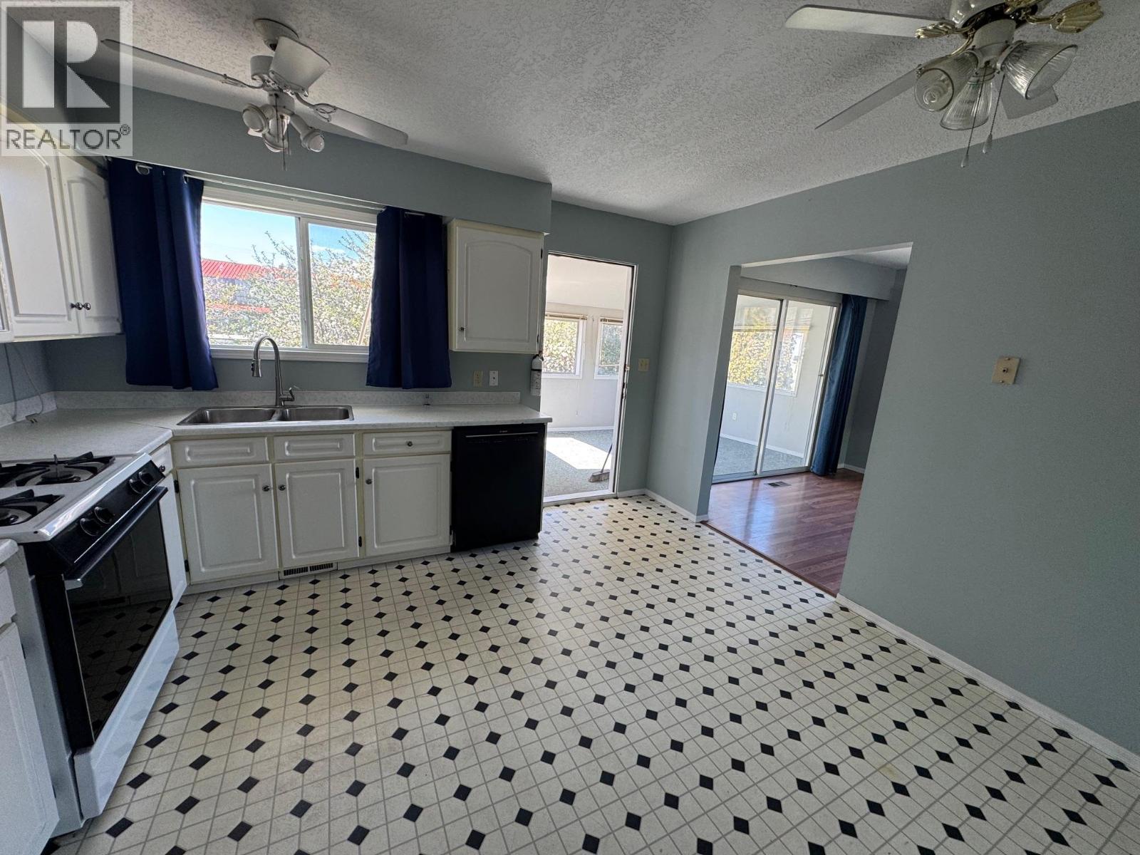 2402 Clapperton Avenue - 11