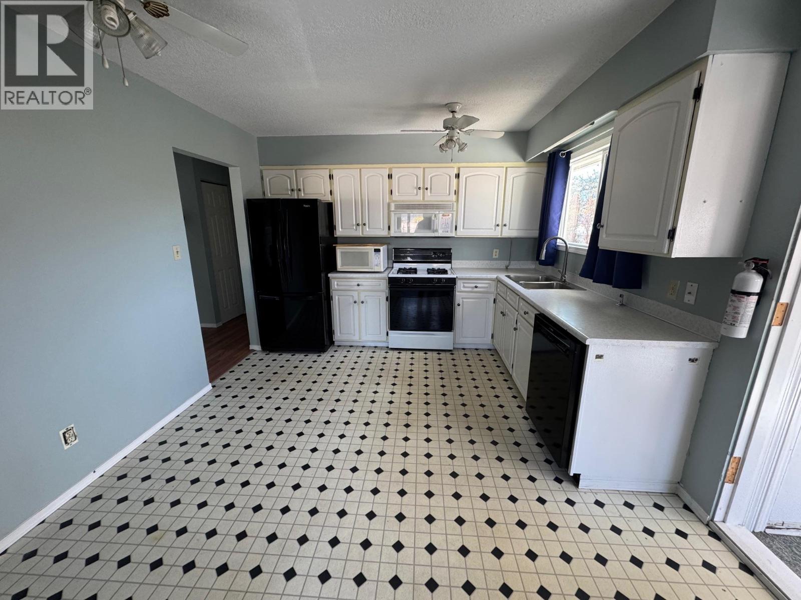 2402 Clapperton Avenue - 10