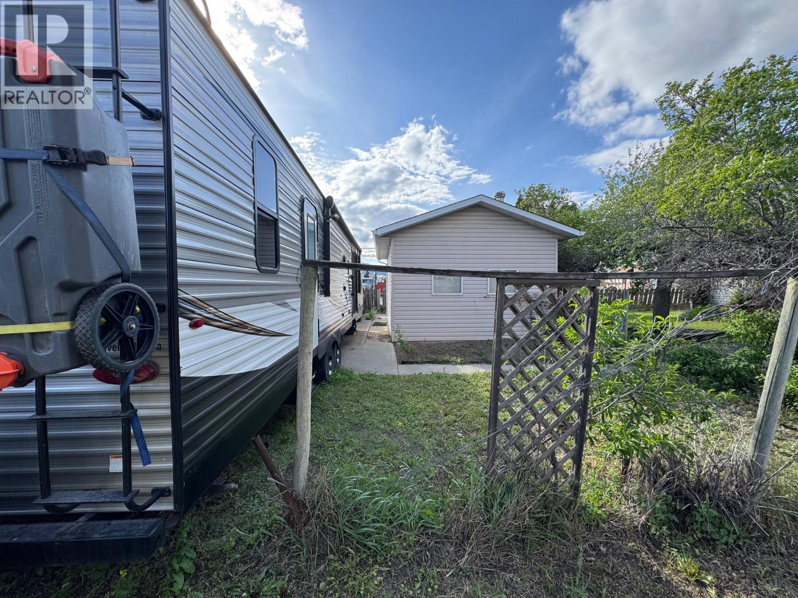 2402 Clapperton Avenue - 25