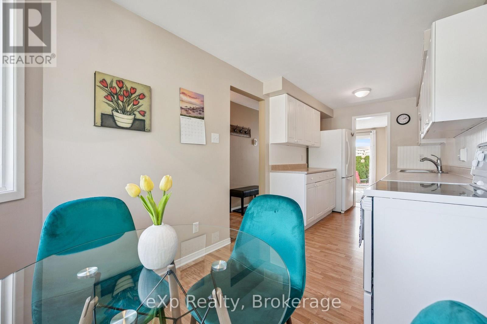 #44 40 SILVERCREEK PARKWAY N - 11