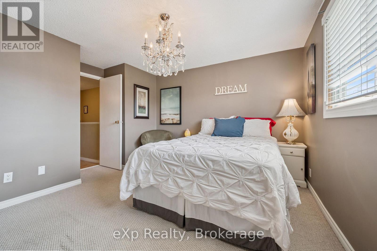 #44 40 SILVERCREEK PARKWAY N - 13