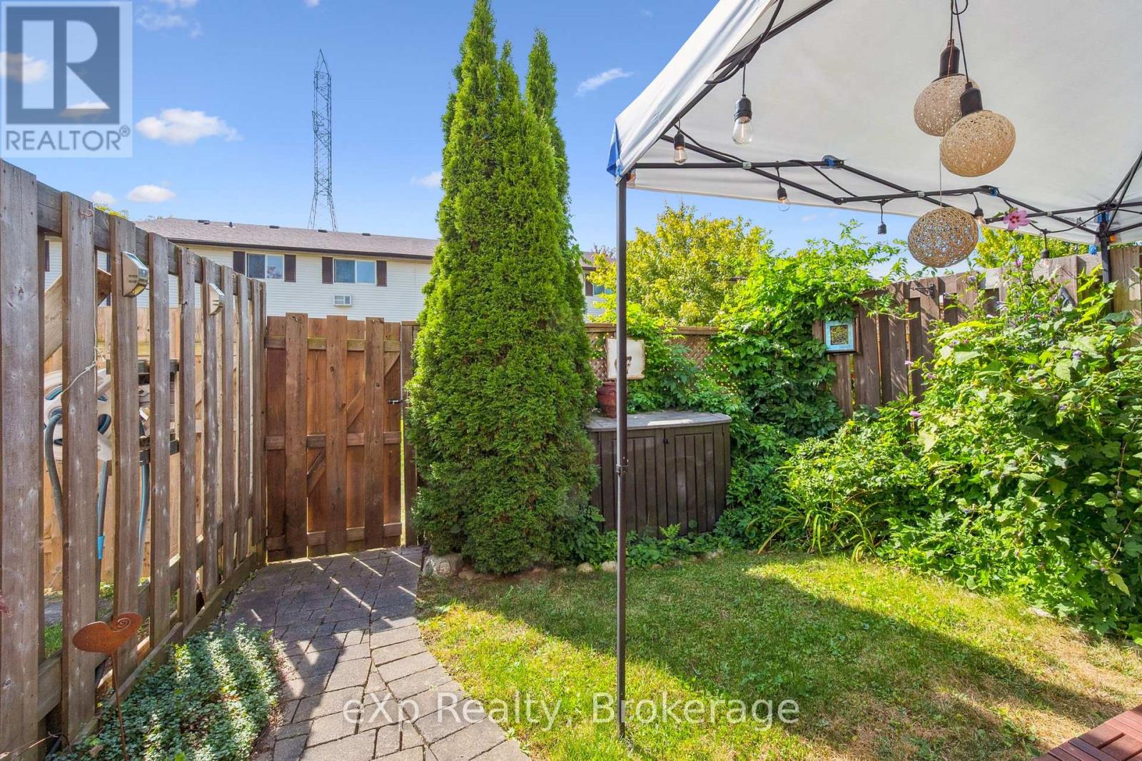 #44 40 SILVERCREEK PARKWAY N - 23