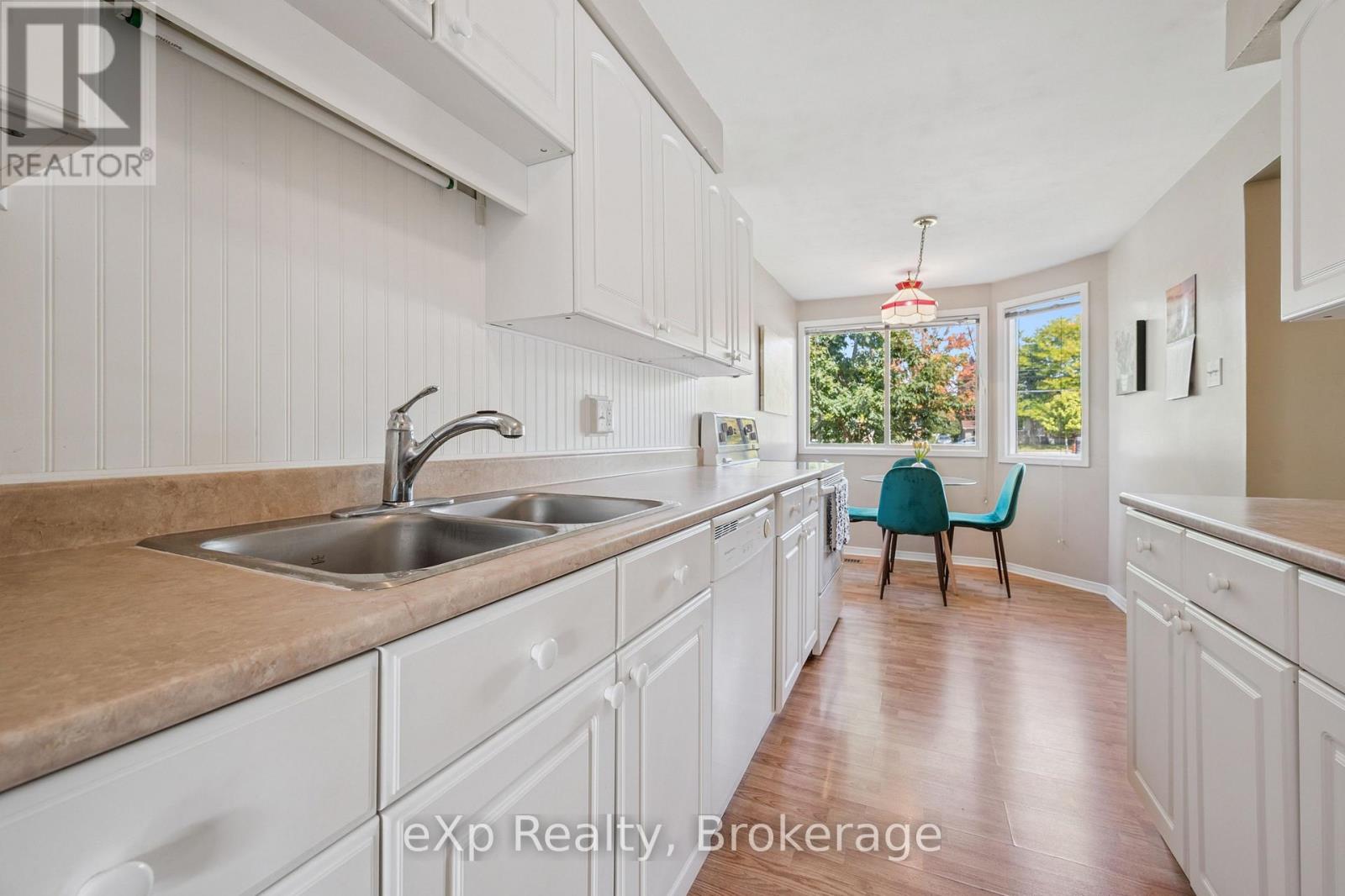 #44 40 SILVERCREEK PARKWAY N - 9