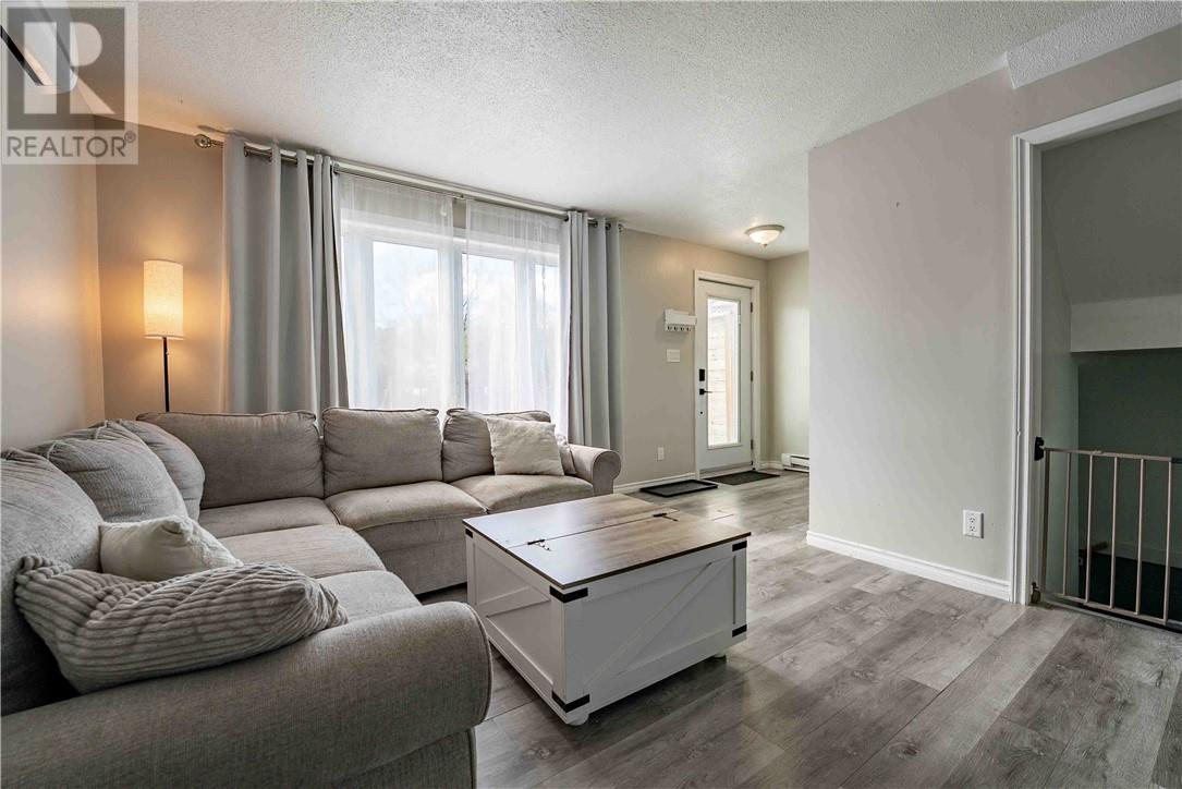 800 Cambrian Heights, Sudbury, Ontario, P3C5L8 — Photo 3
