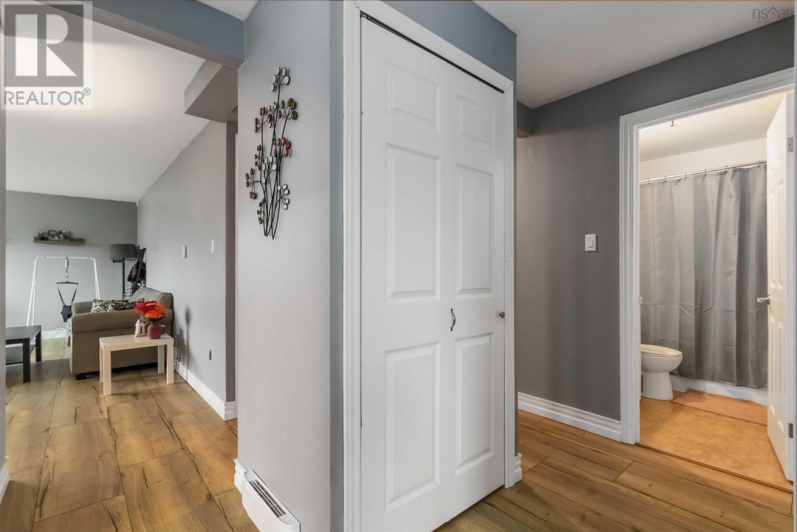 #303 30 Attenborough Court - 22