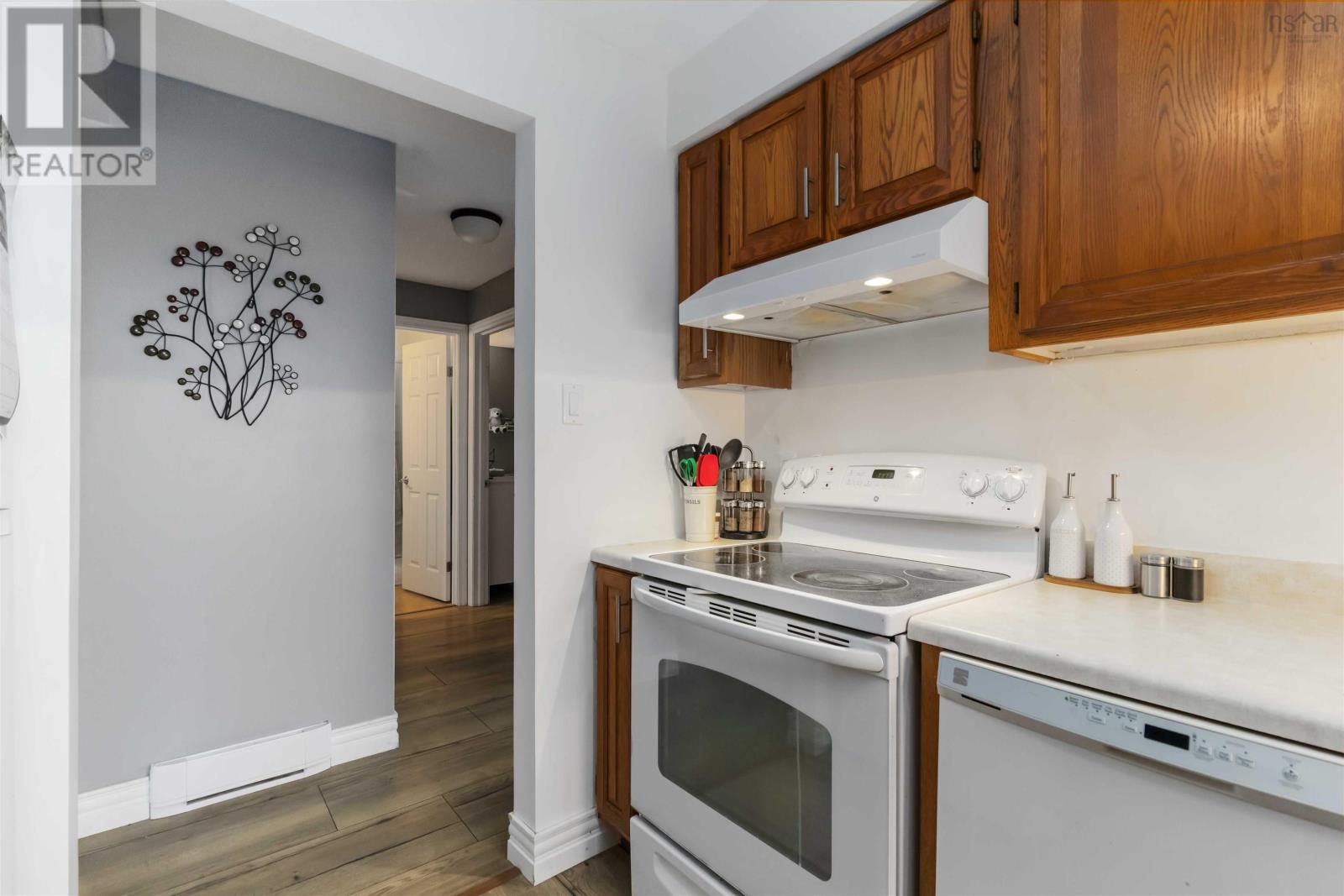 #303 30 Attenborough Court - 17