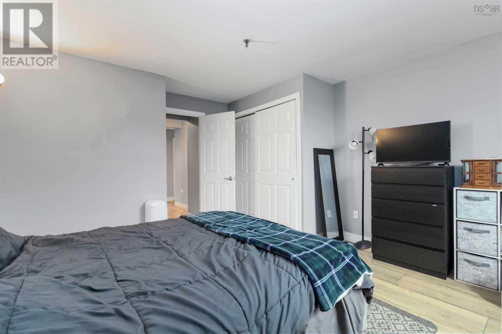 #303 30 Attenborough Court - 28