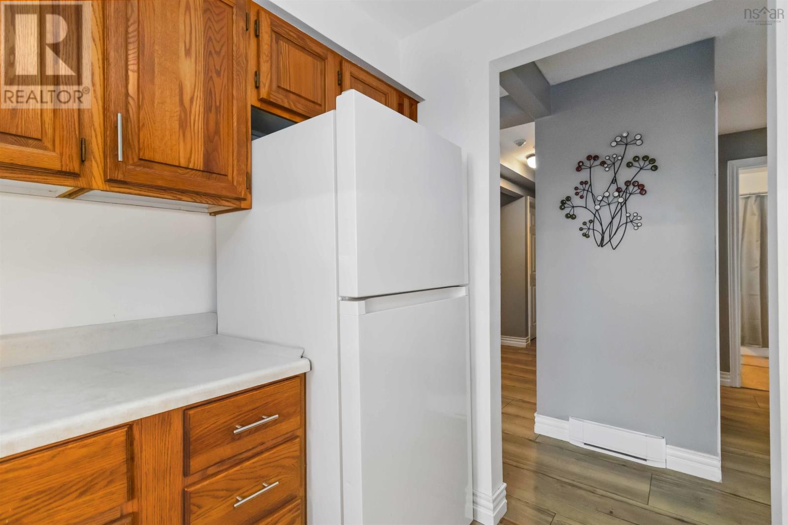 #303 30 Attenborough Court - 18