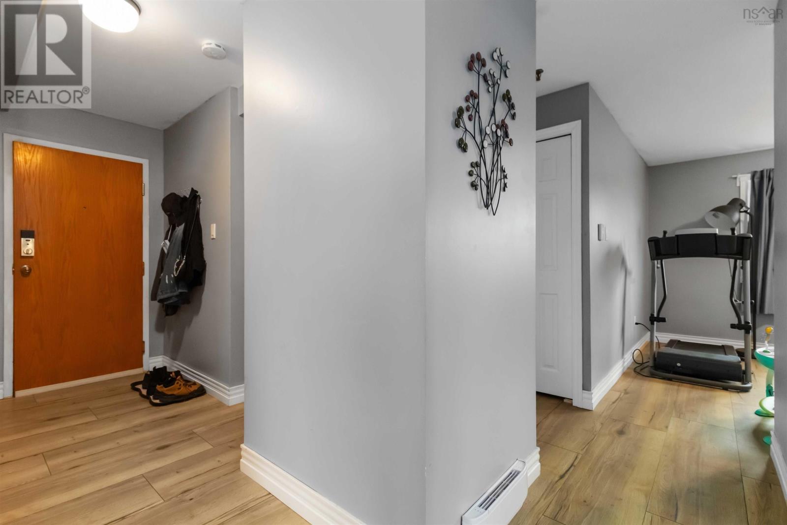 #303 30 Attenborough Court - 8