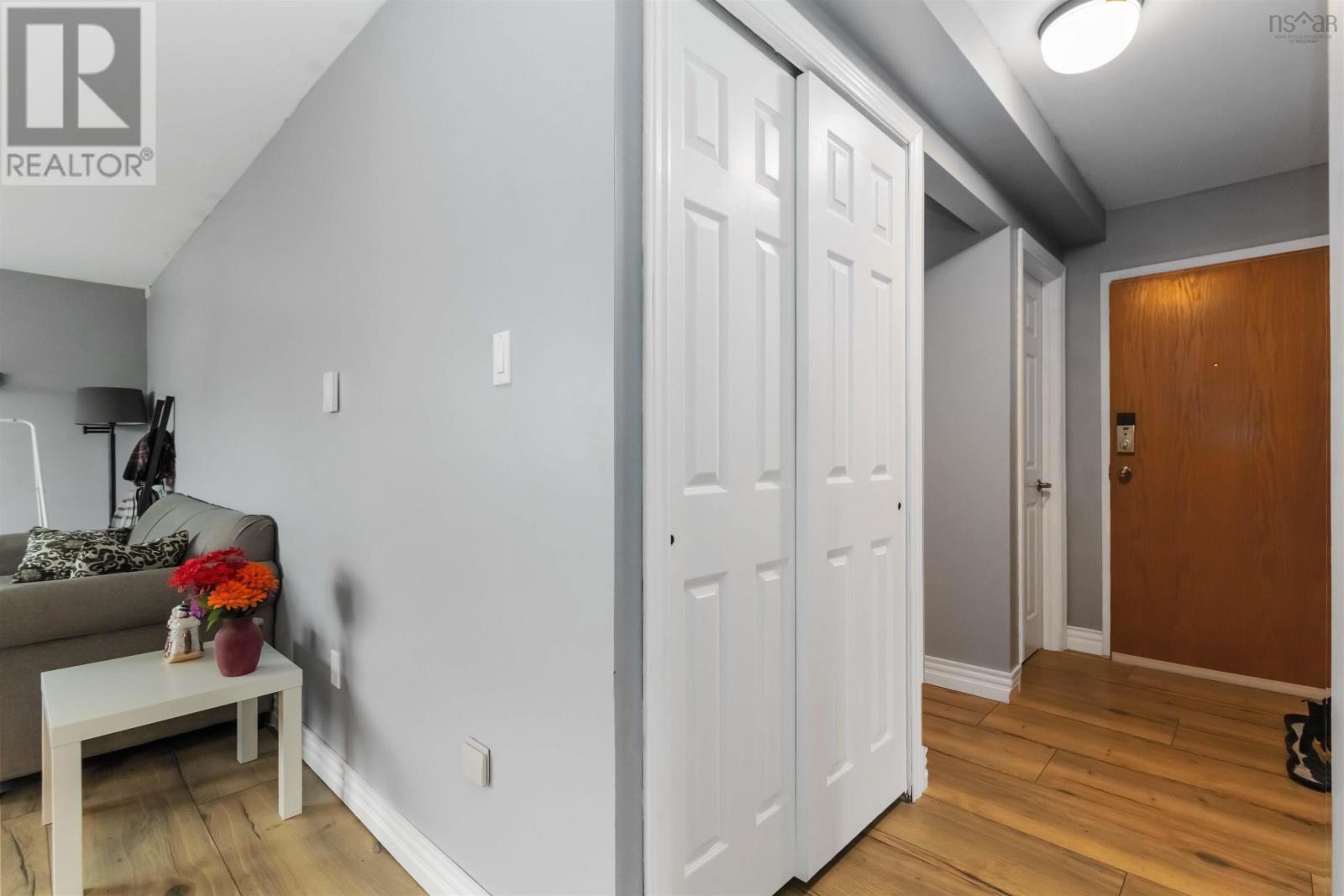 #303 30 Attenborough Court - 7