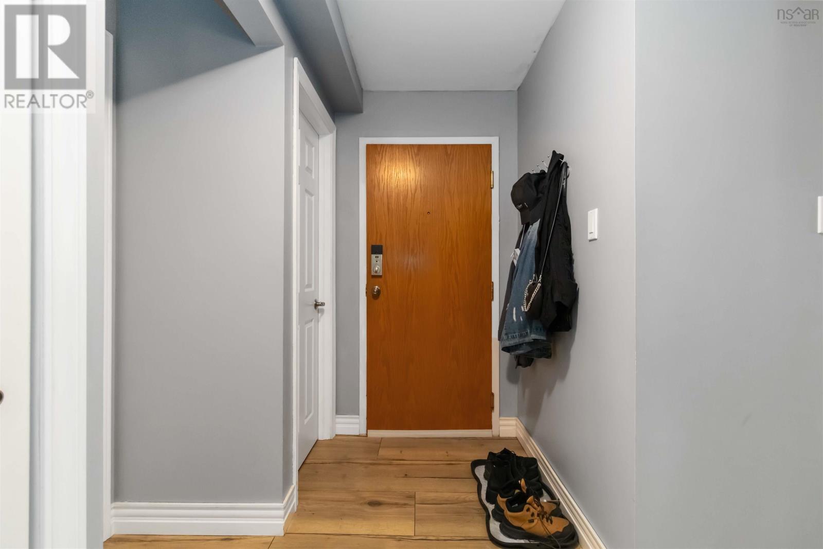 #303 30 Attenborough Court - 6