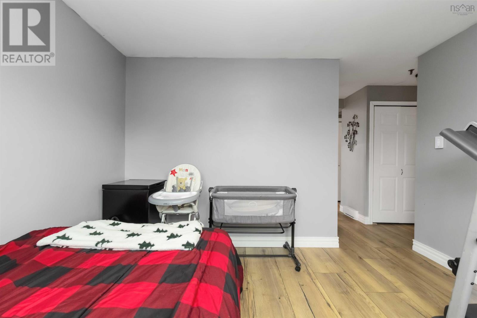 #303 30 Attenborough Court - 21