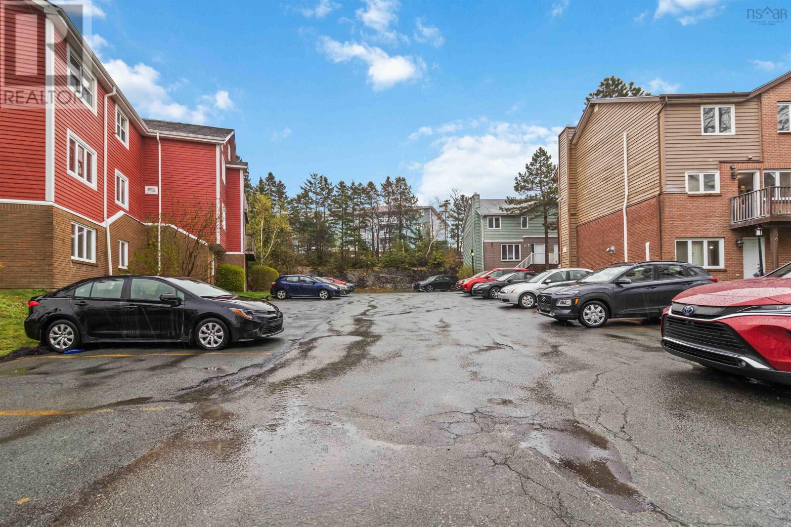 #303 30 Attenborough Court - 30