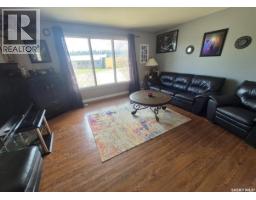Enclosed porch - 114 7th Avenue S, Big River, SK S0J0E0 Photo 8