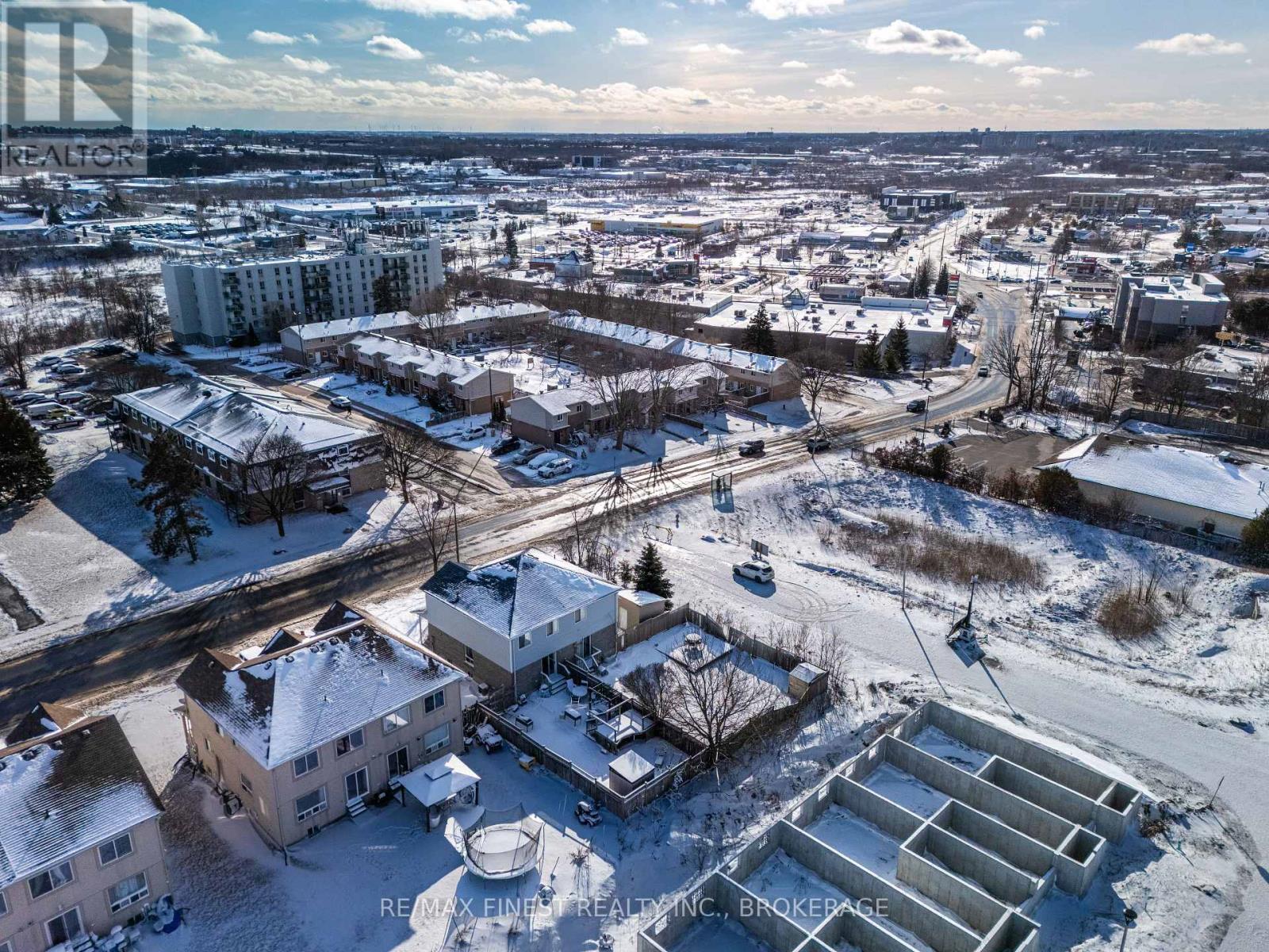 303 CONACHER DRIVE - 37