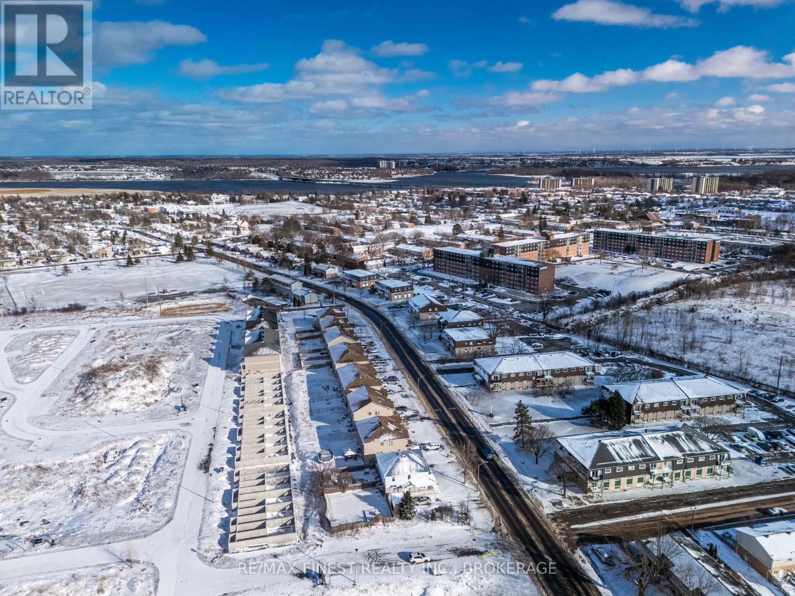 303 CONACHER DRIVE - 40