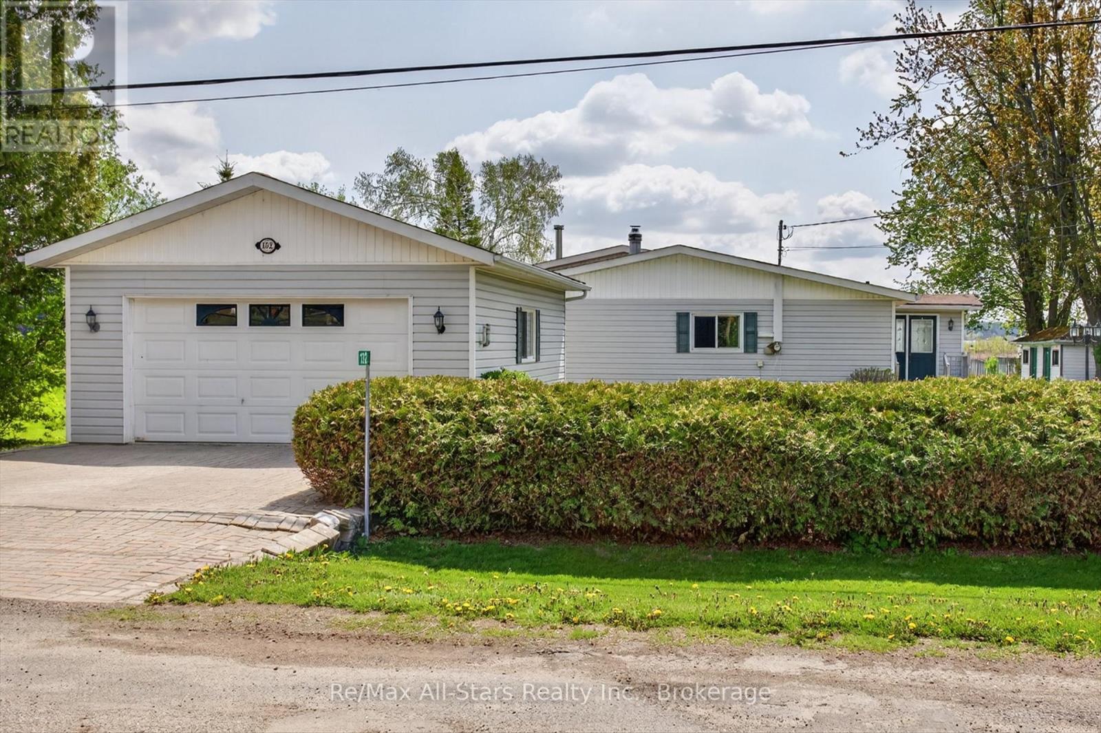 132 FENELON DRIVE - 32