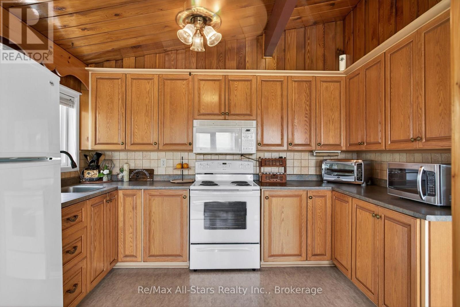 132 FENELON DRIVE - 8