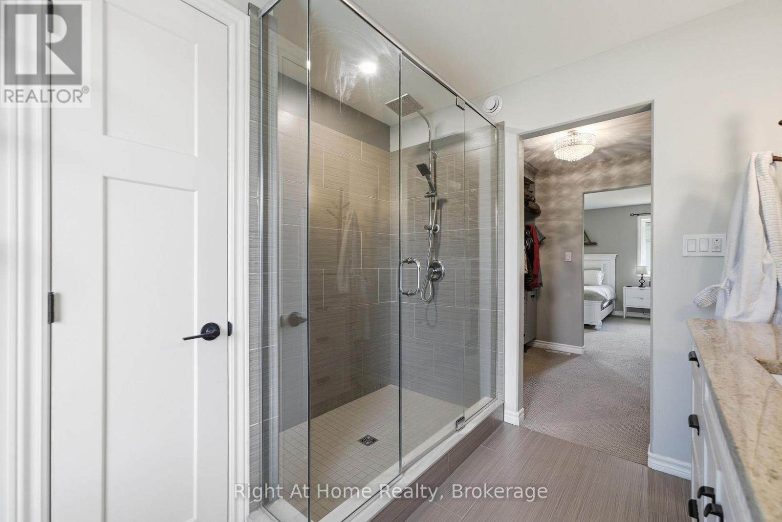 144 HIDDENVALLEY DRIVE - 24