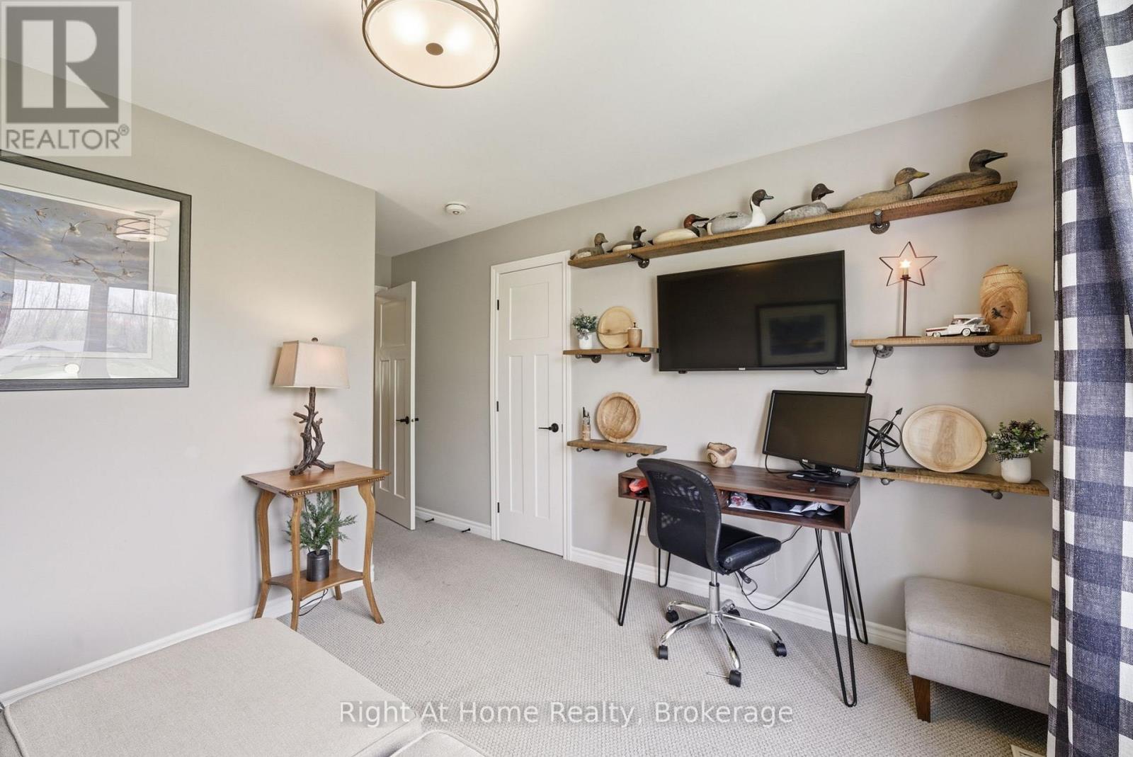 144 HIDDENVALLEY DRIVE - 25