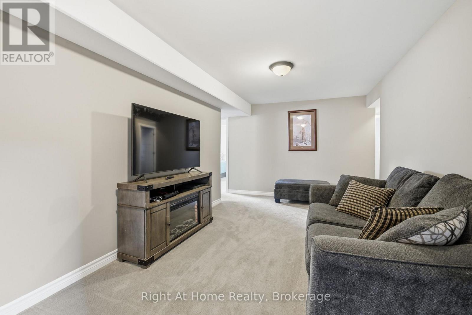 144 HIDDENVALLEY DRIVE - 29