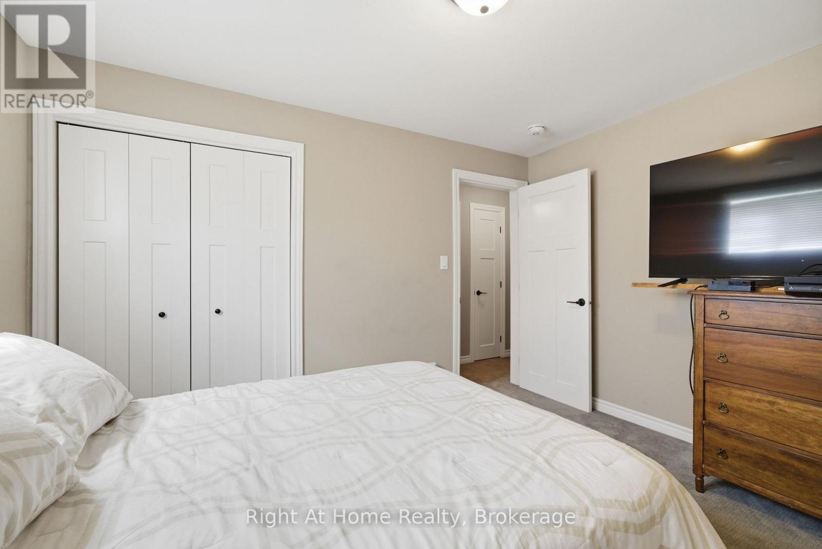 144 HIDDENVALLEY DRIVE - 30