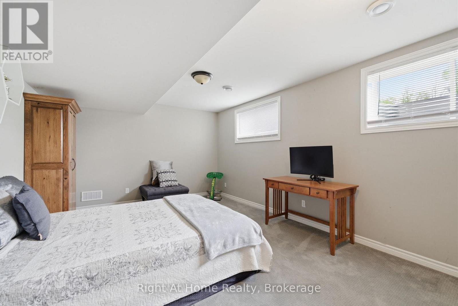 144 HIDDENVALLEY DRIVE - 37