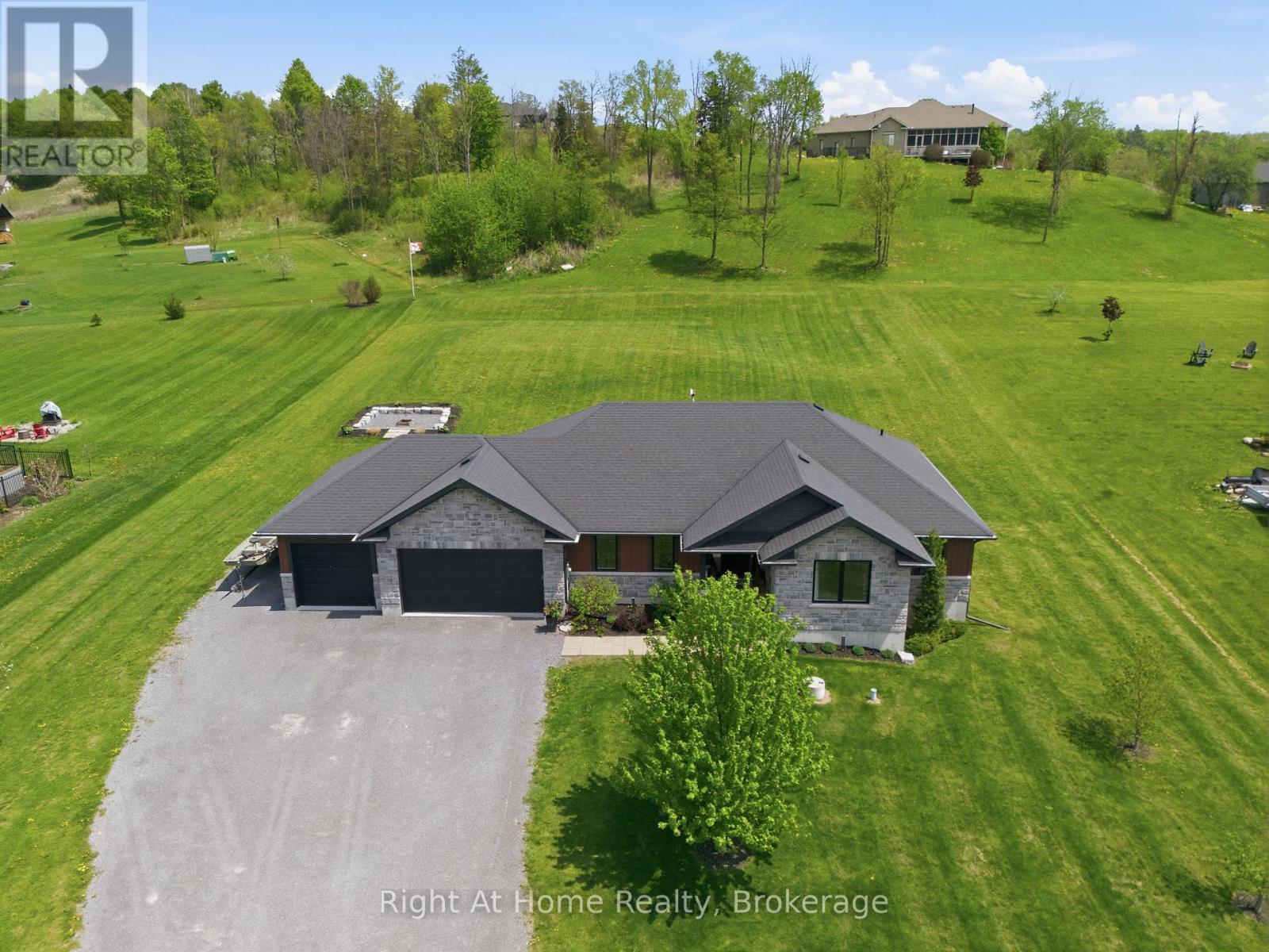 144 HIDDENVALLEY DRIVE - 4