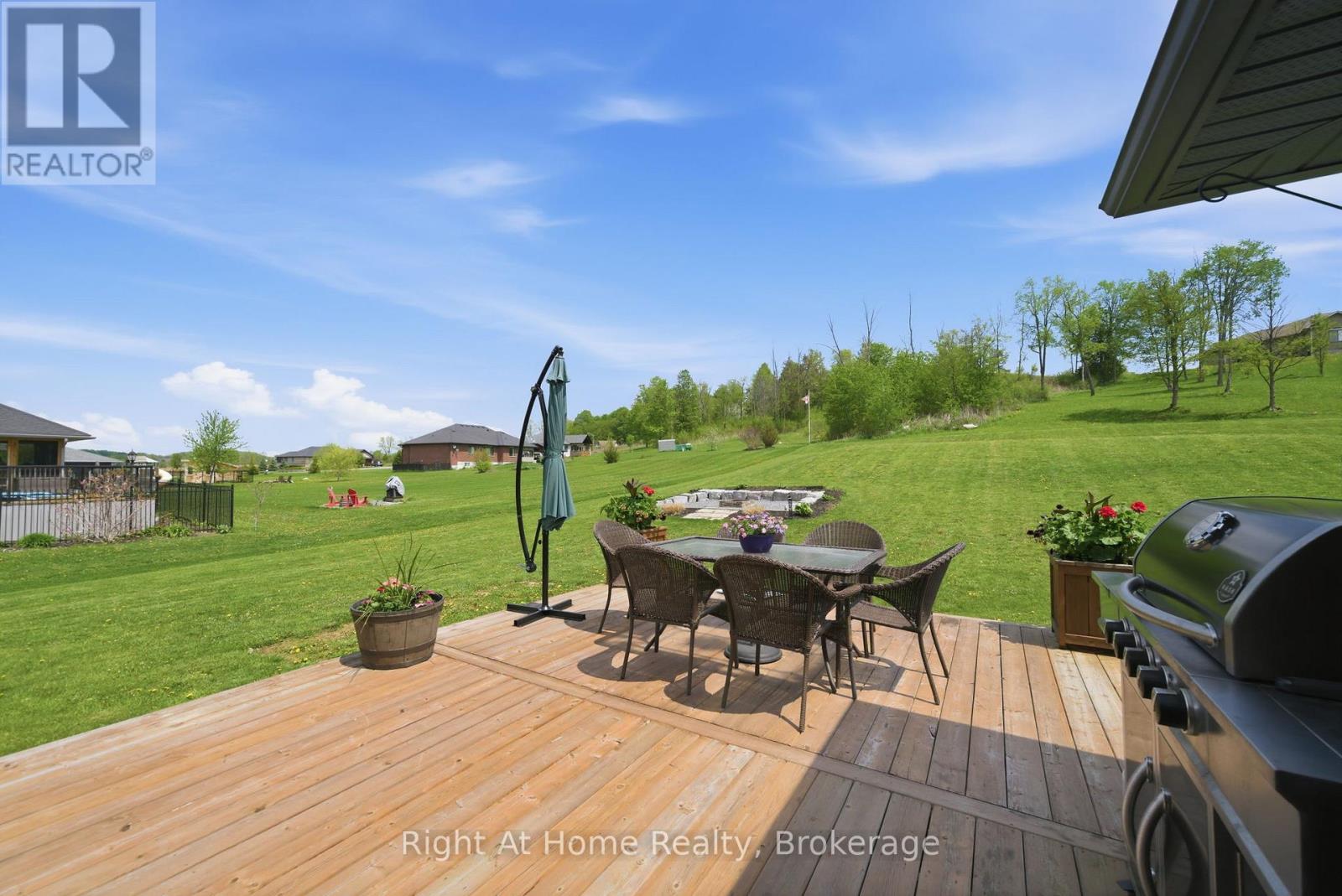 144 HIDDENVALLEY DRIVE - 42