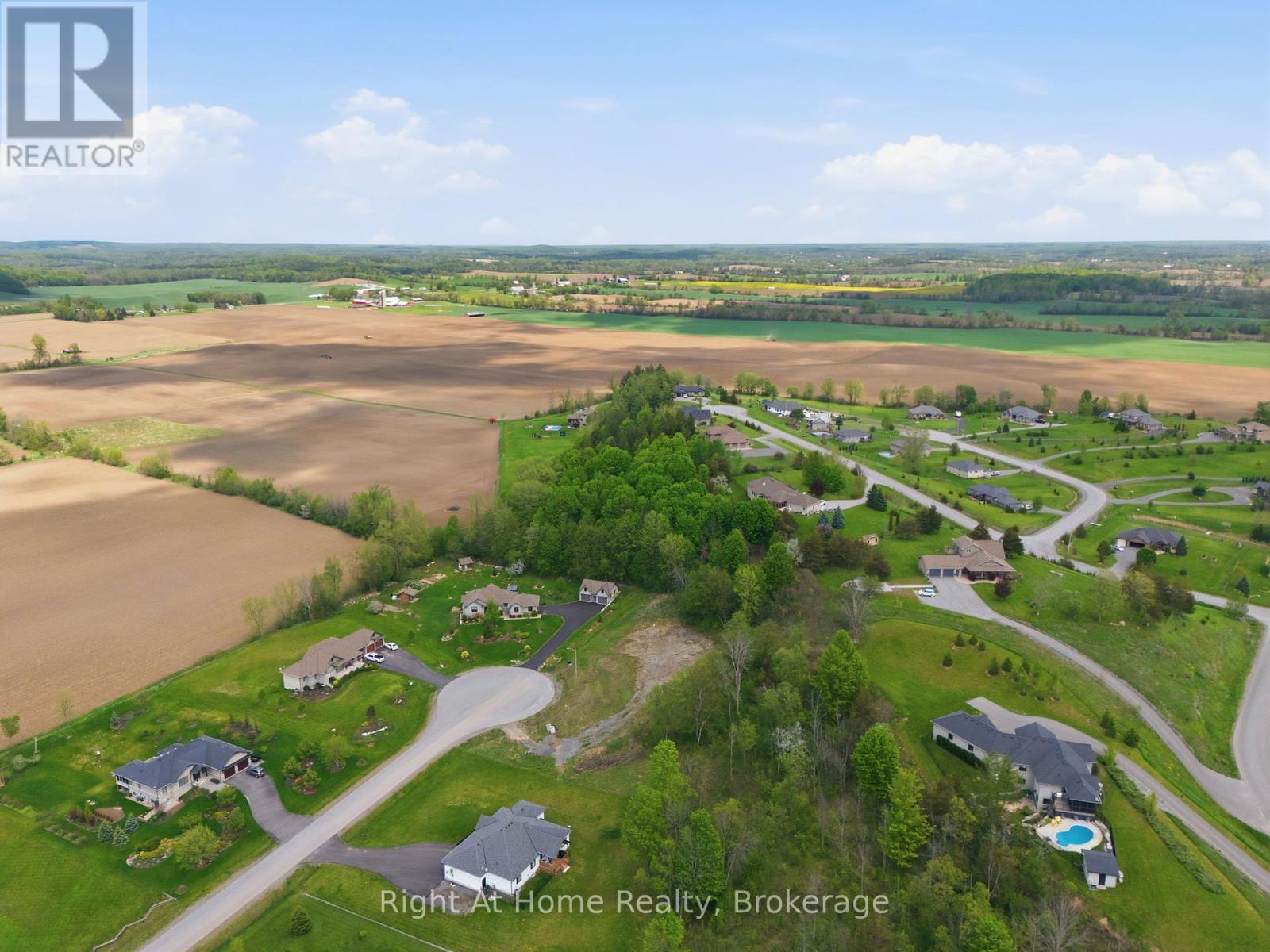 144 HIDDENVALLEY DRIVE - 47