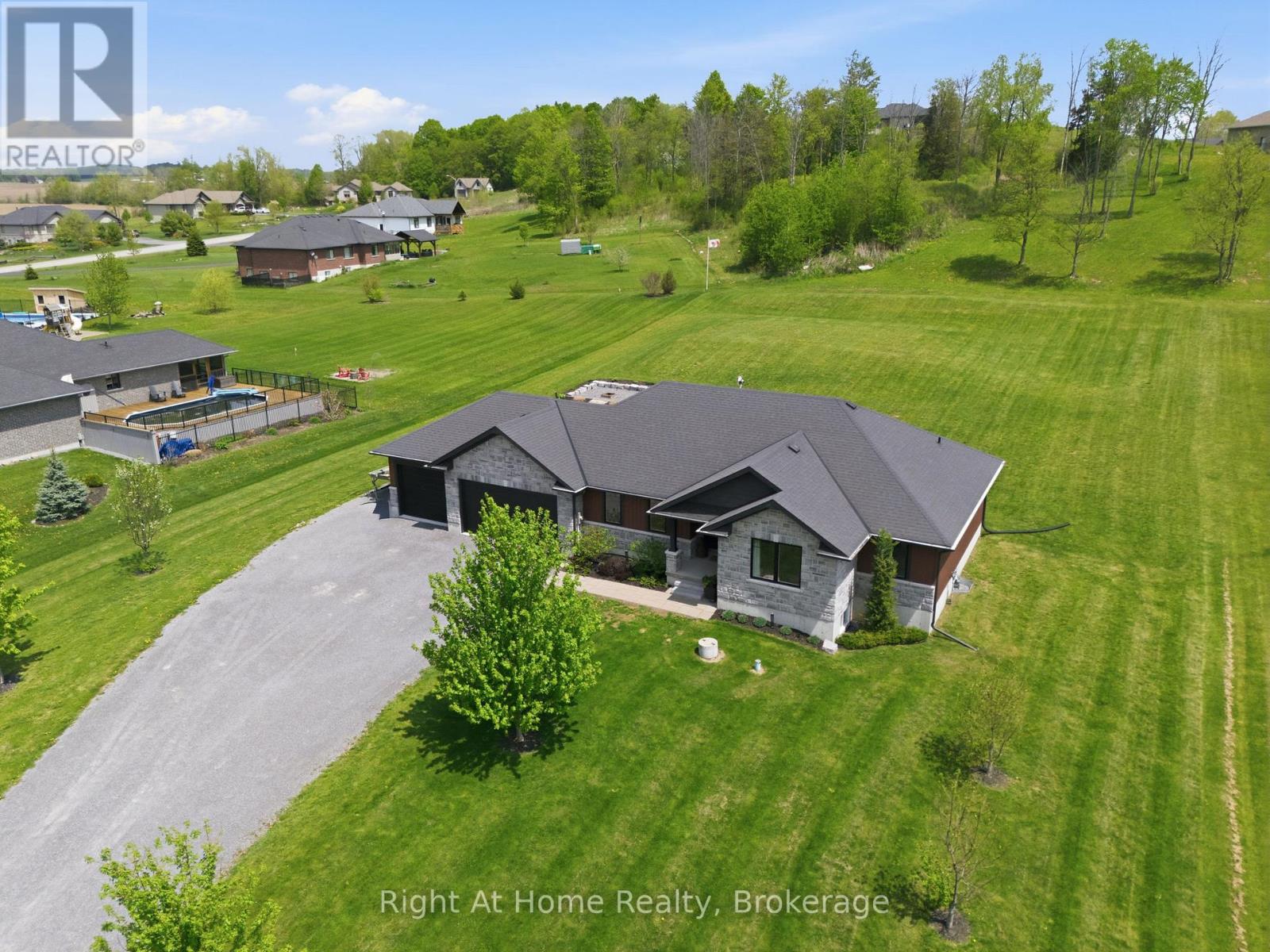 144 HIDDENVALLEY DRIVE - 7