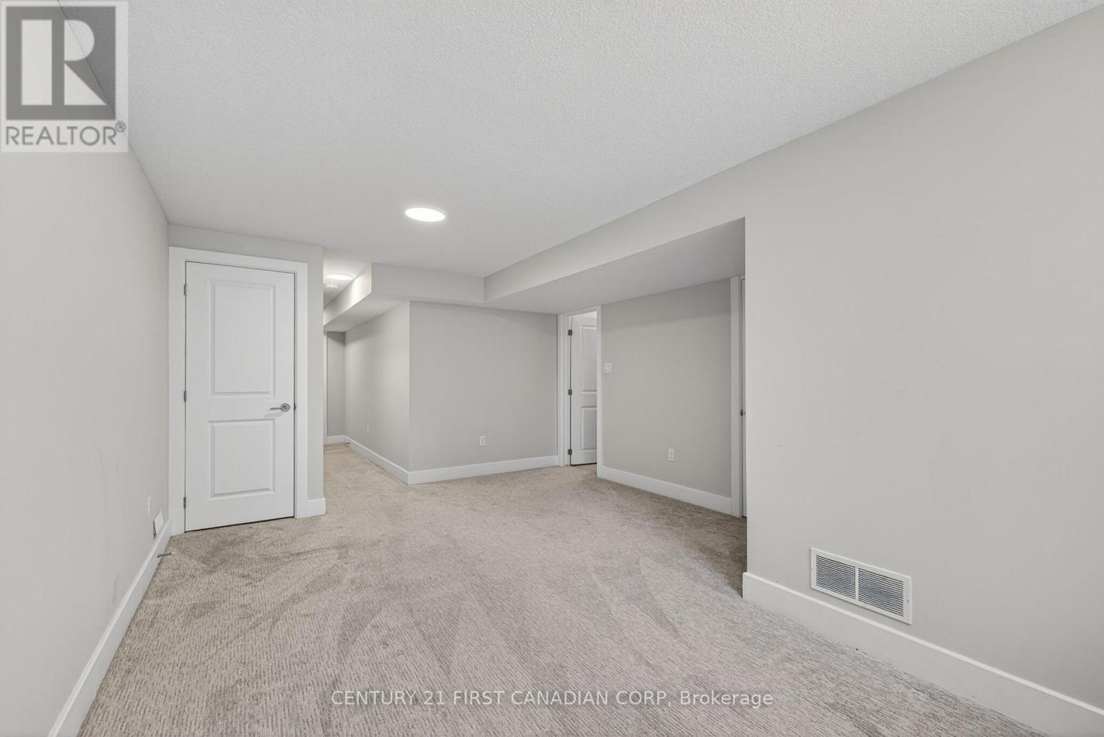 #84 601 LIONS PARK DRIVE - 26