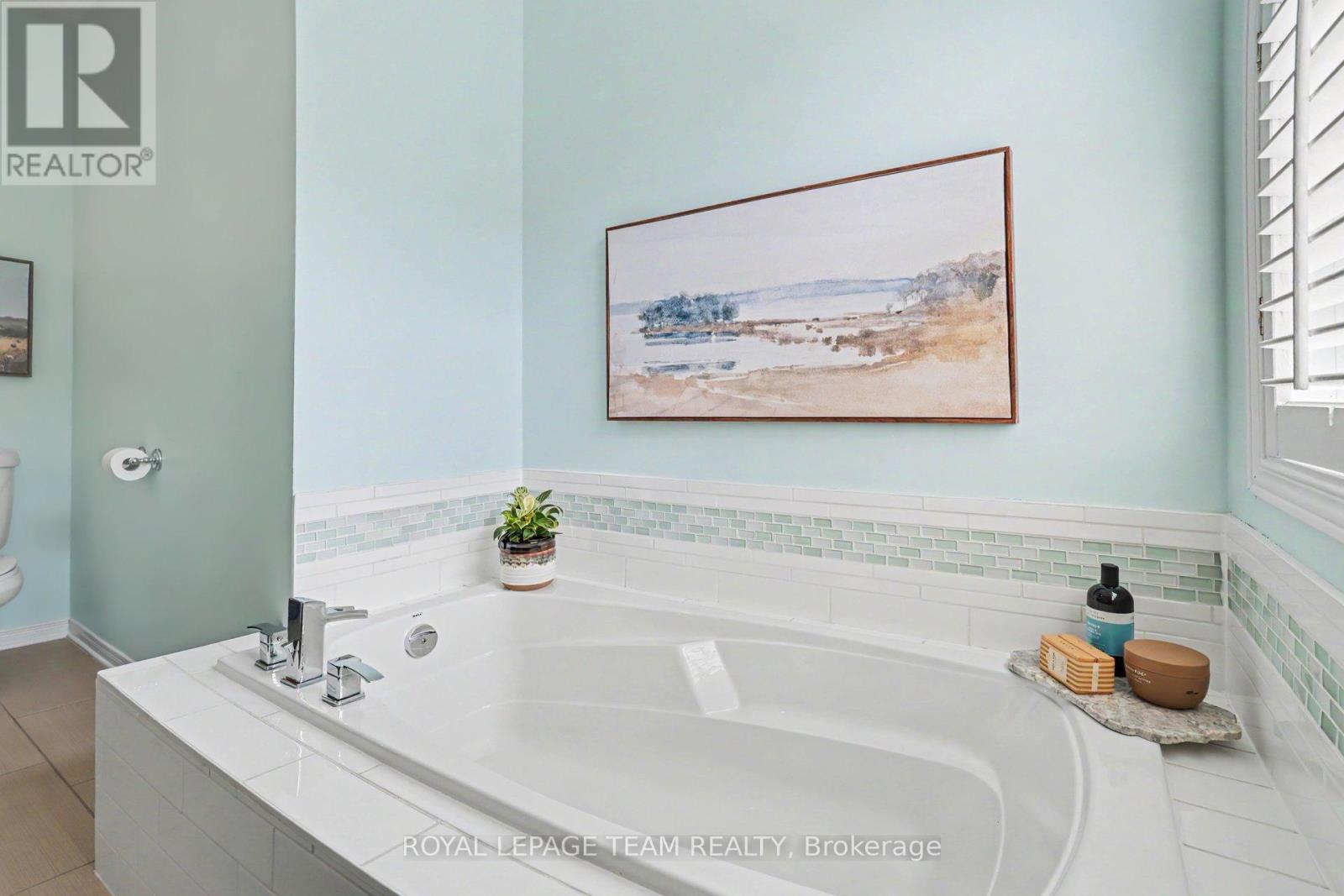15 LADYBIRDS CRESCENT - 27
