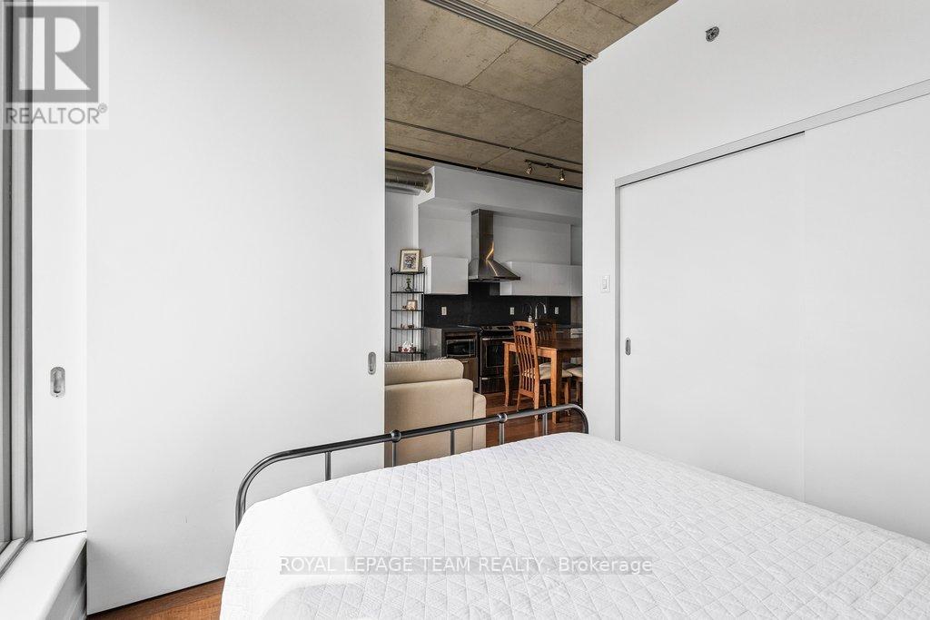 #833 340 MCLEOD STREET - 17