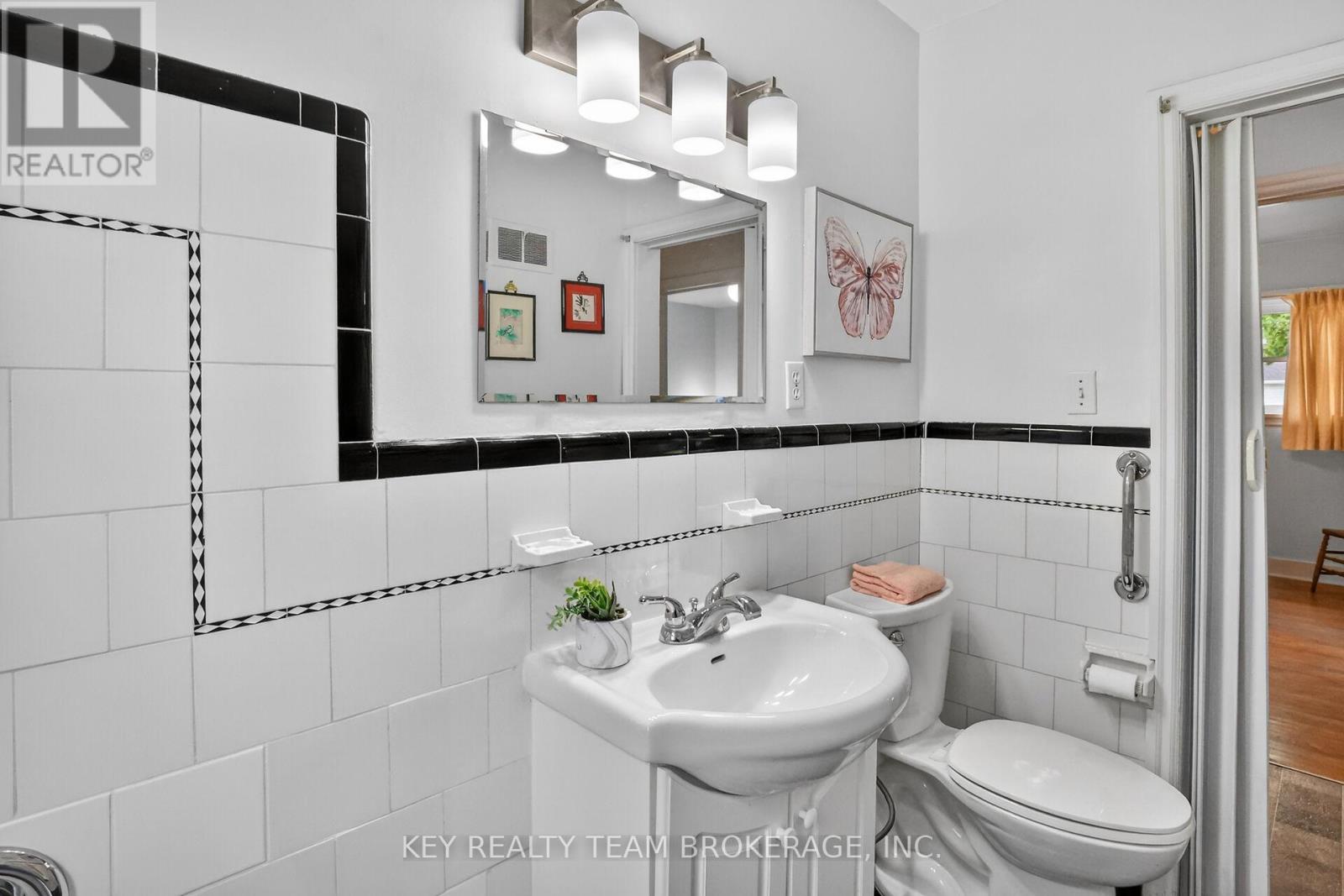 188 PRICE AVENUE - 25