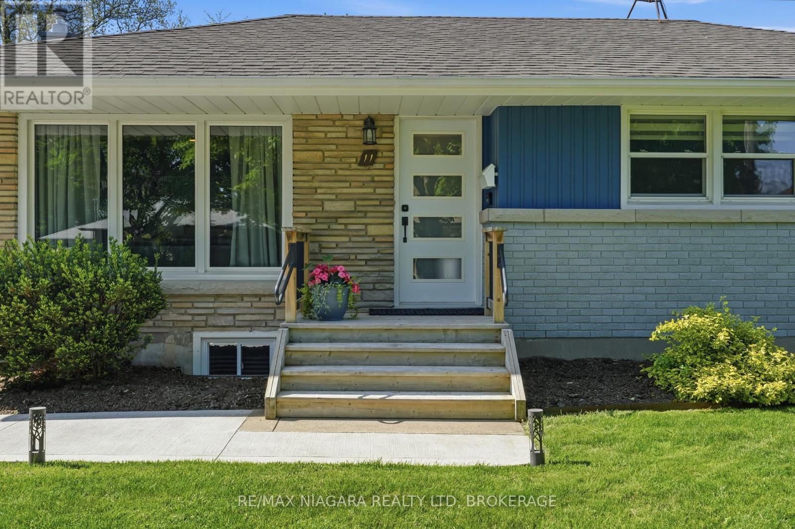 11 BRUCEDALE AVENUE - Image 2