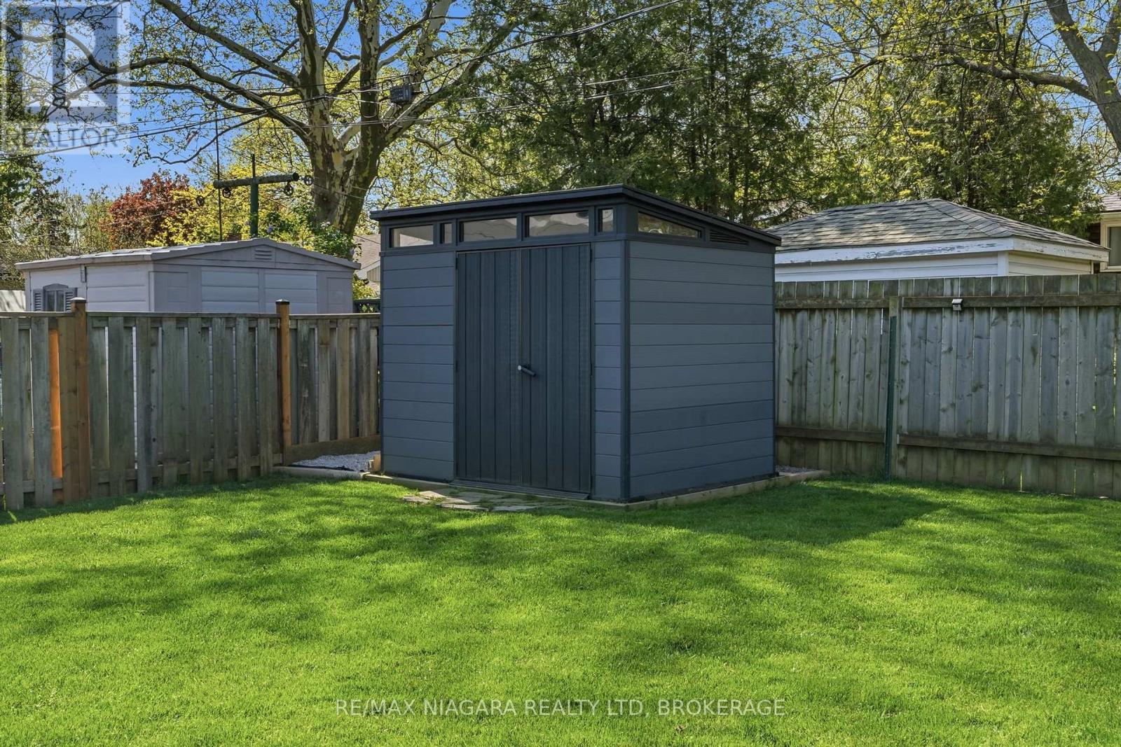 11 BRUCEDALE AVENUE - 32