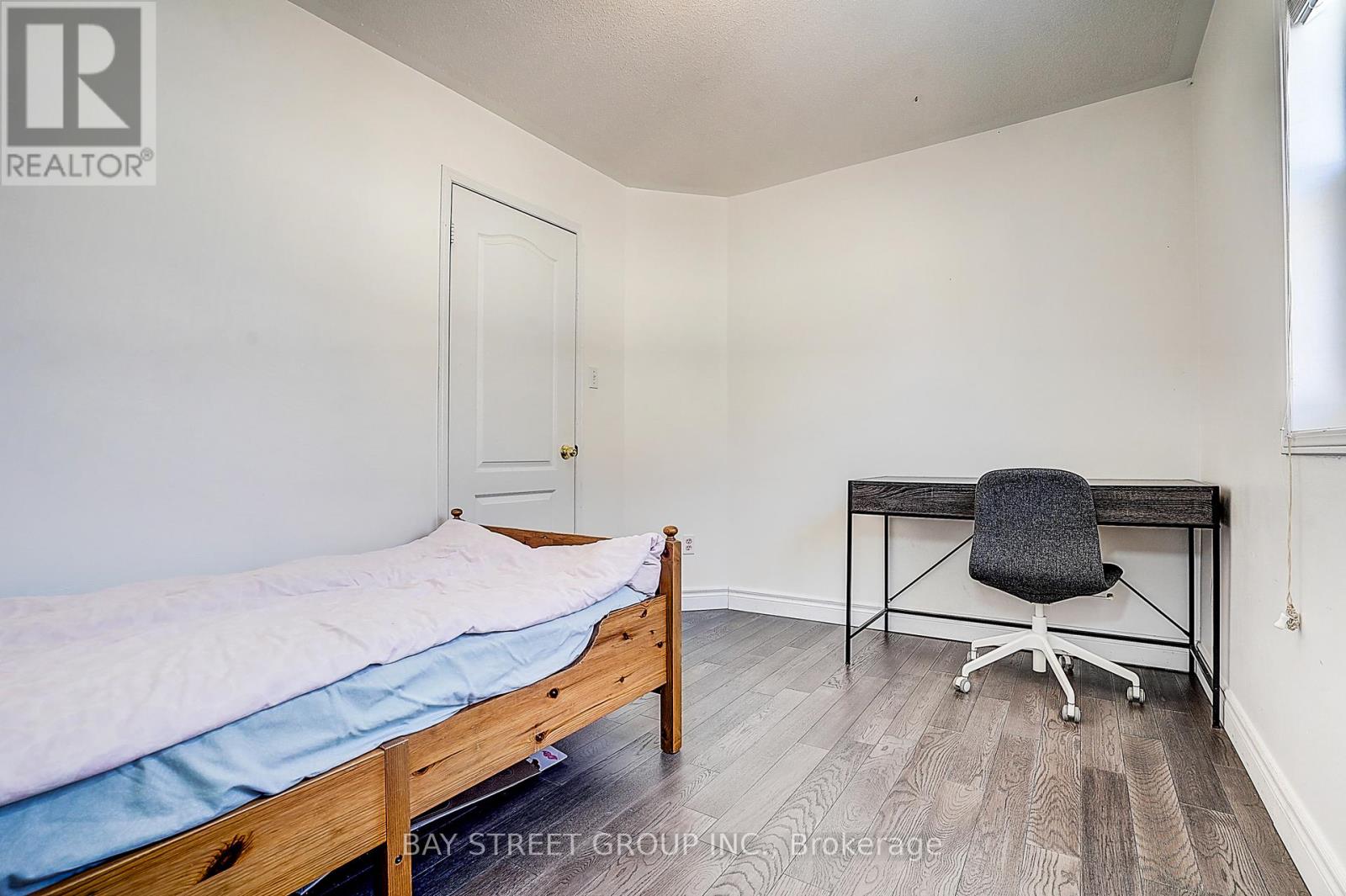 68 WOODROOF CRESCENT - 28
