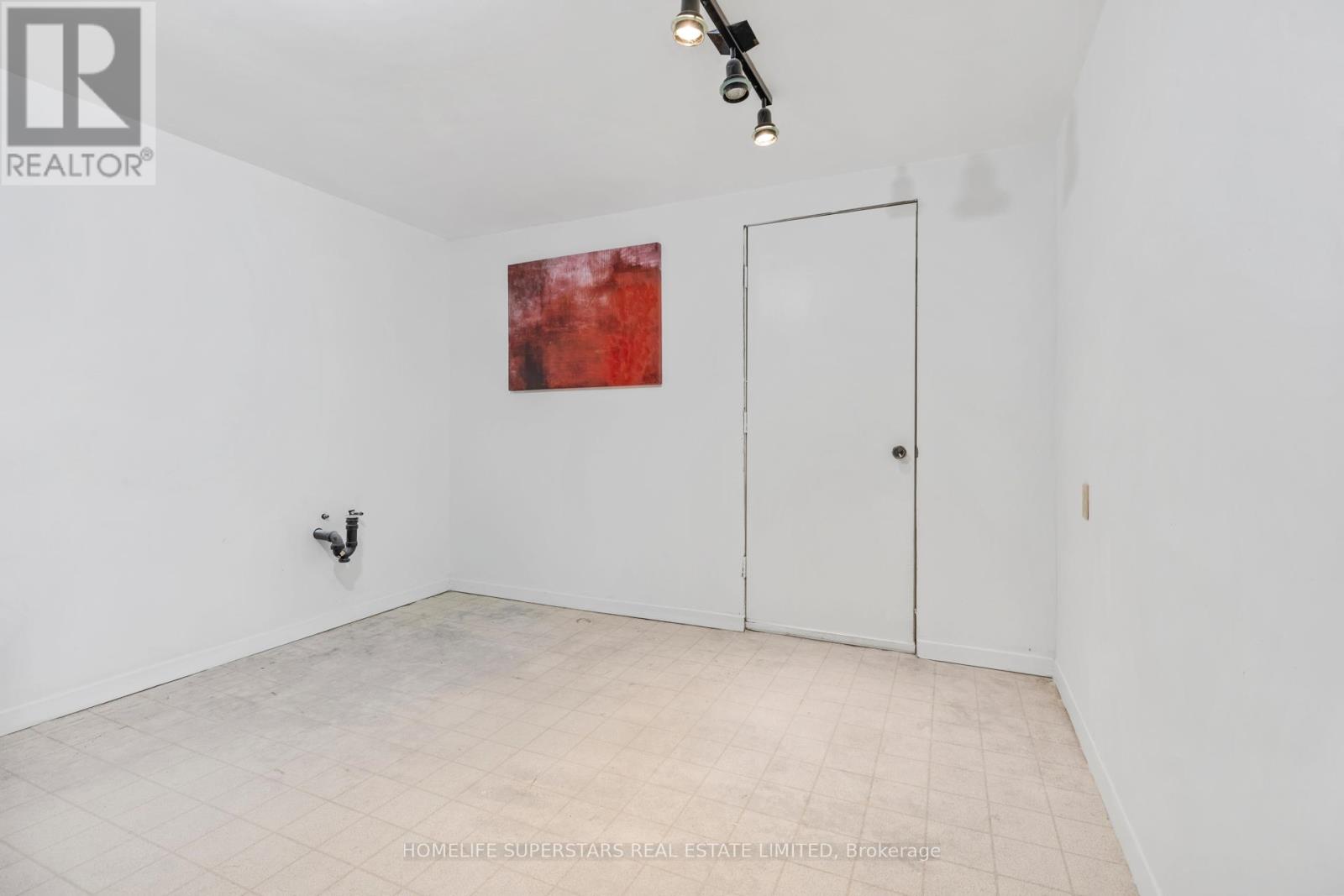 1565 HASTINGS DRIVE - 22