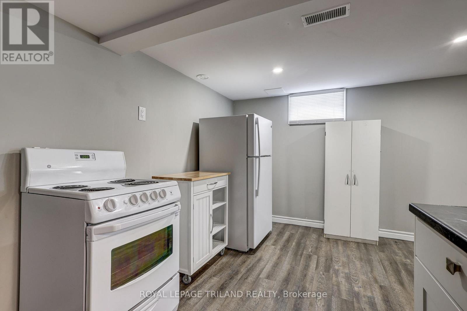 249 VICTORIA STREET - 33