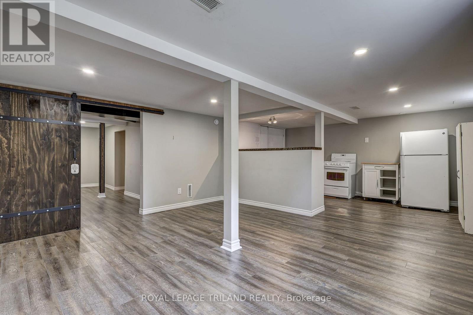 249 VICTORIA STREET - 34