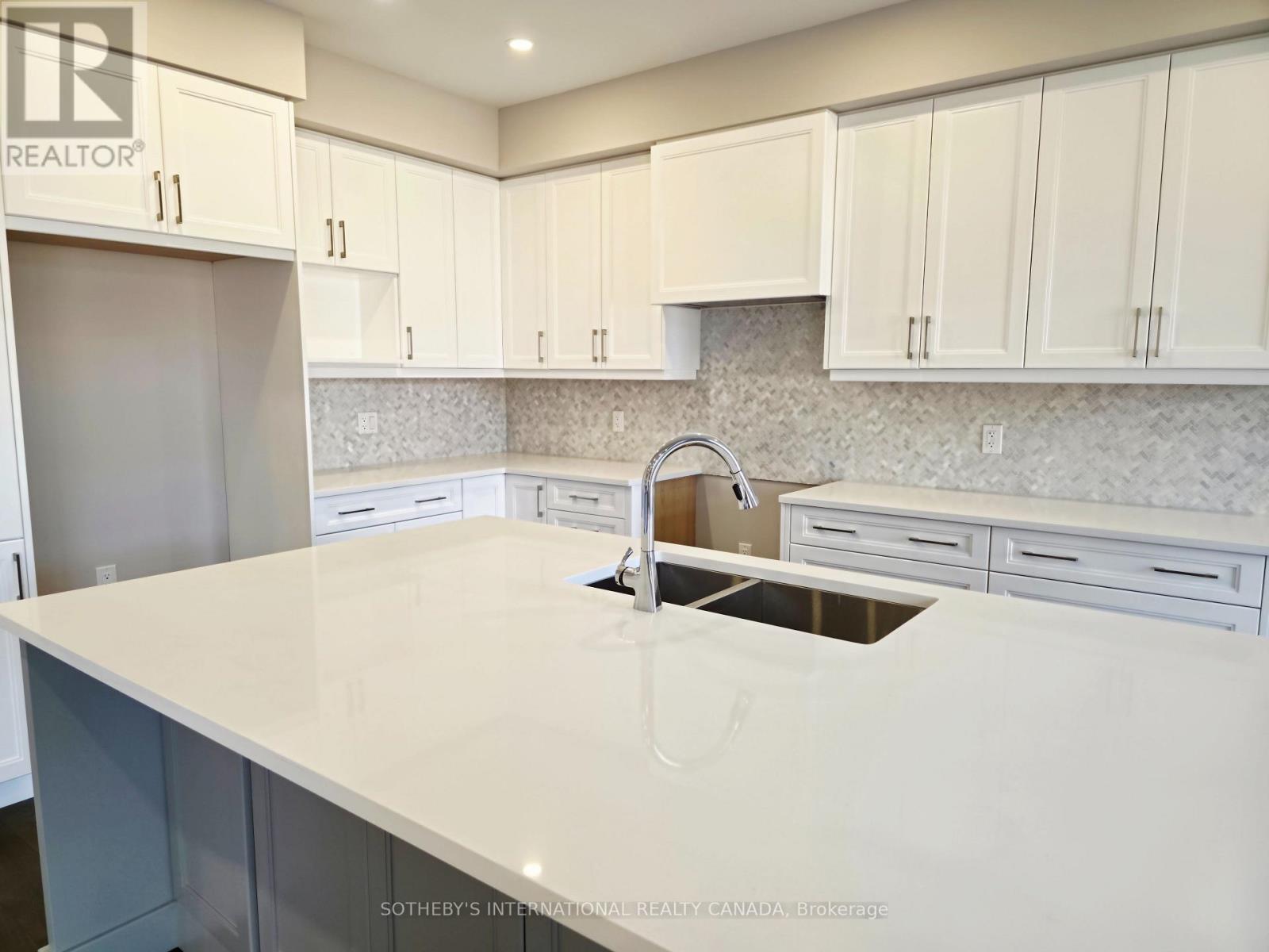 516 MARKAY COMMON - 10