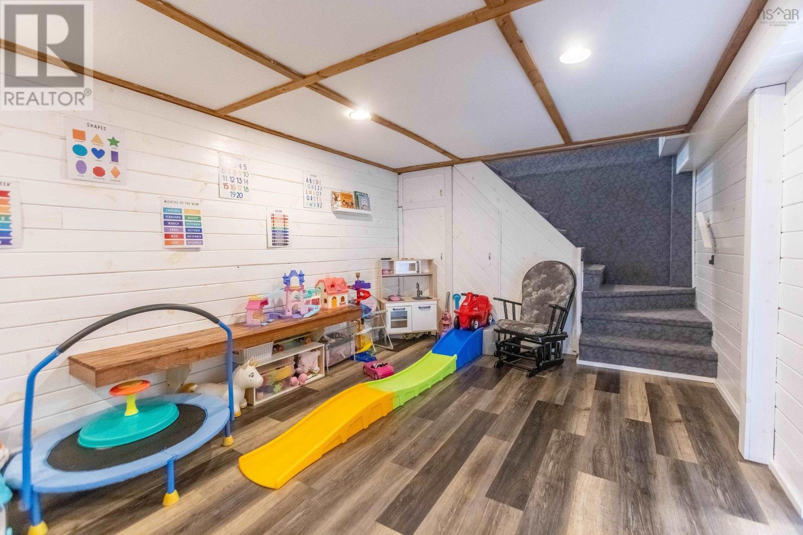 3 Gilroy Street - 28
