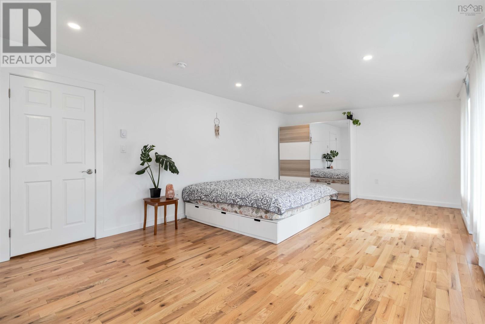 Property 48 of 48 of 42 Cornwall Road