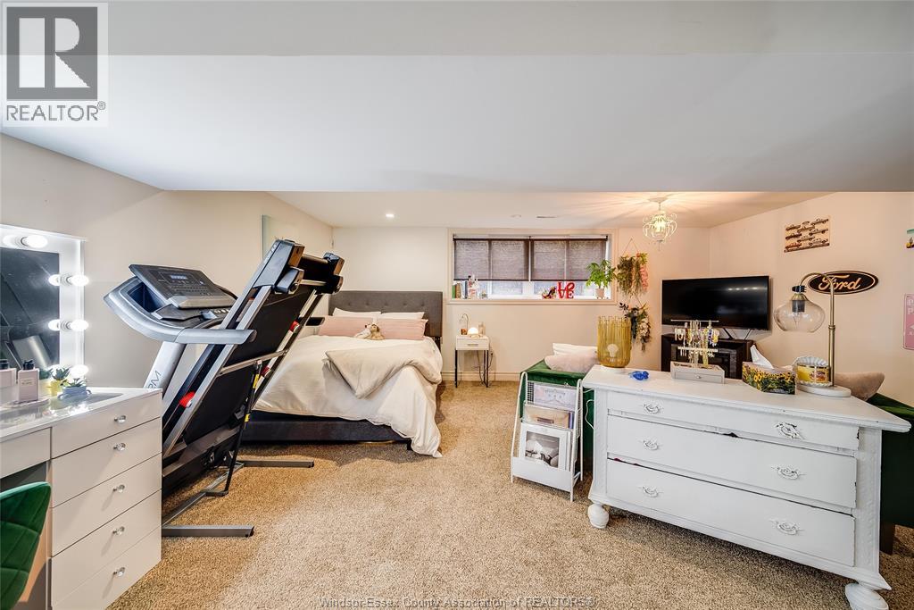 166 WOODYCREST - 33