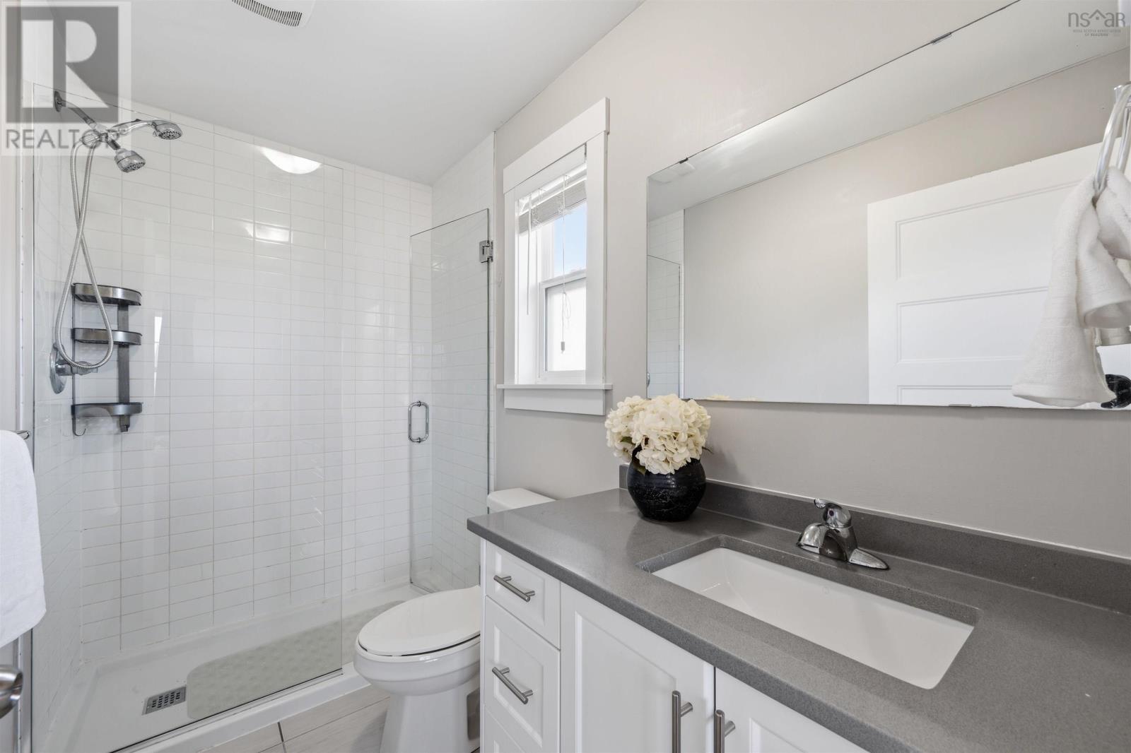 Property 7 of 27 of 108 Onyx Crescent