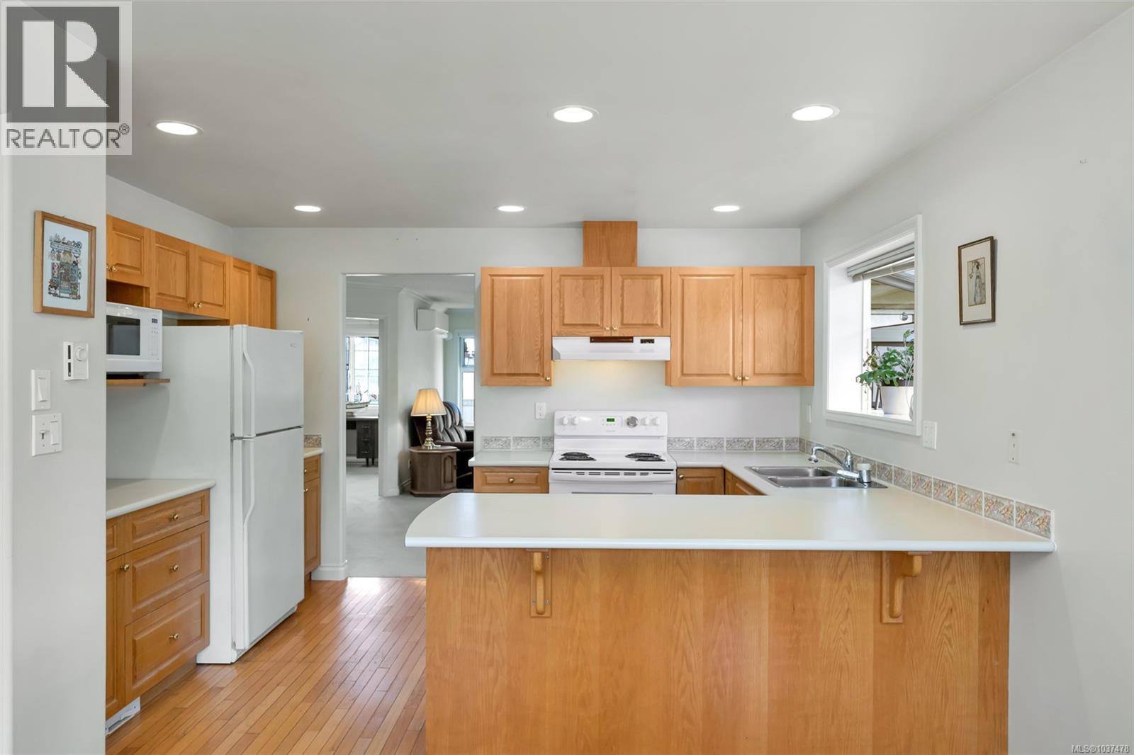 #16 4383 Torquay Dr - 11